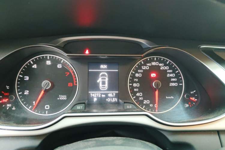 Used Audi A4L 2013 30 TFSI Automatic Comfort Model Instrument Cluster