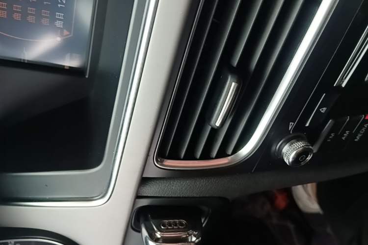 Used Audi A4L 2013 35 TFSI Automatic Standard Model Interior 1