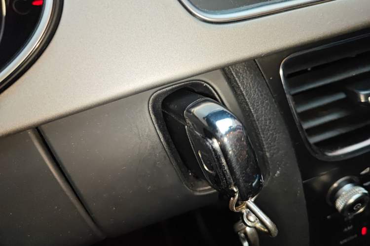 Used Audi A4L 2013 35 TFSI Automatic Comfort Model Interior 1
