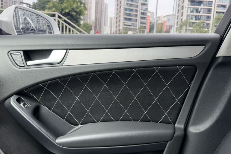 Used Audi A4L 2013 30 TFSI Automatic Comfort Model Interior 10