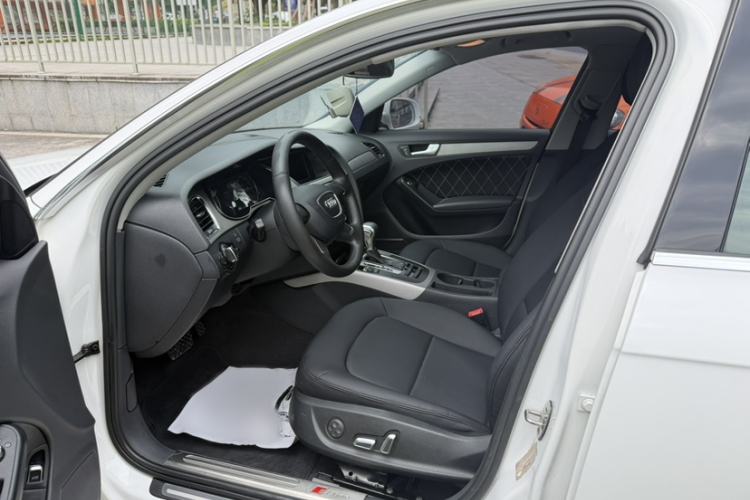 Used Audi A4L 2013 30 TFSI Automatic Comfort Model Interior 2