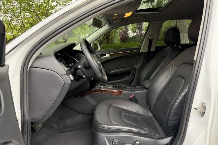 Used Audi A4L 2013 35 TFSI Automatic Comfort Model Interior 3