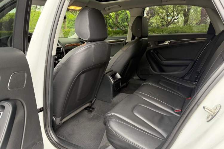 Used Audi A4L 2013 35 TFSI Automatic Comfort Model Interior 4