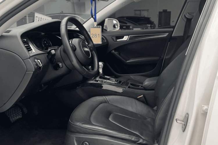 Used Audi A4L 2013 35 TFSI Automatic Comfort Model Interior 4