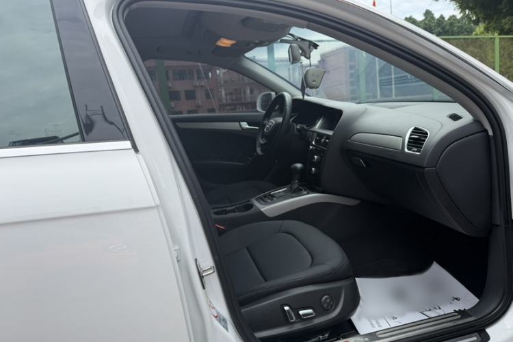 Used Audi A4L 2013 30 TFSI Automatic Comfort Model Interior 6