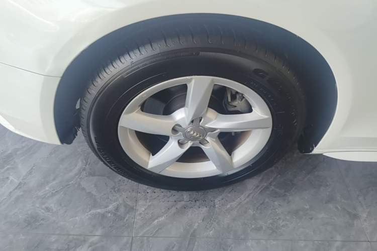 Used Audi A4L 2013 35 TFSI Automatic Comfort Model Left Front Wheel Hub