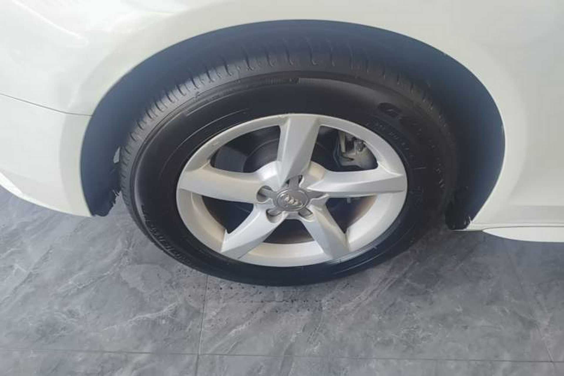 Used Audi A4L 2013 35 TFSI Automatic Comfort Model Left Front Wheel Hub
