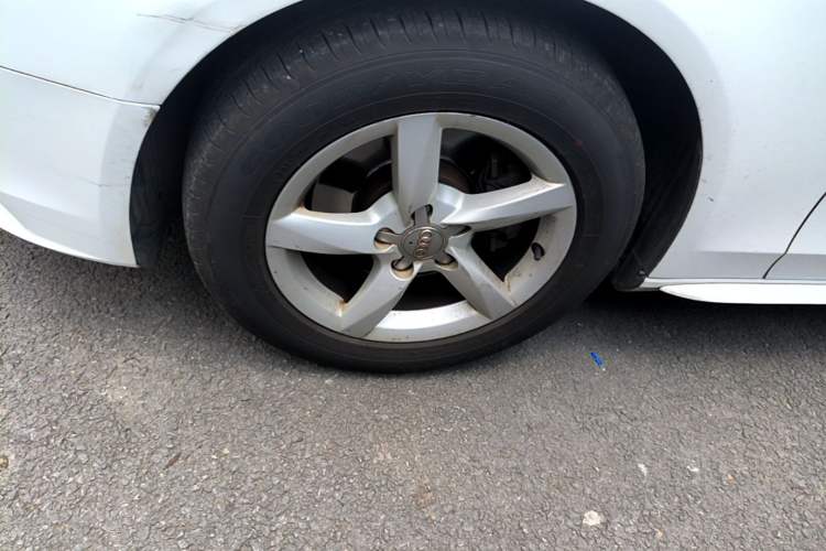 Used Audi A4L 2013 30 TFSI Automatic Comfort Model Left Front Wheel Hub