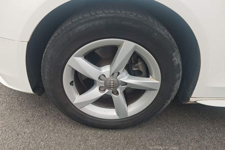 Used Audi A4L 2013 30 TFSI Automatic Comfort Model Left Front Wheel Hub