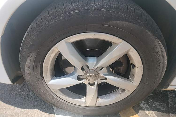 Used Audi A4L 2013 35 TFSI Automatic Comfort Model Left Front Wheel Hub