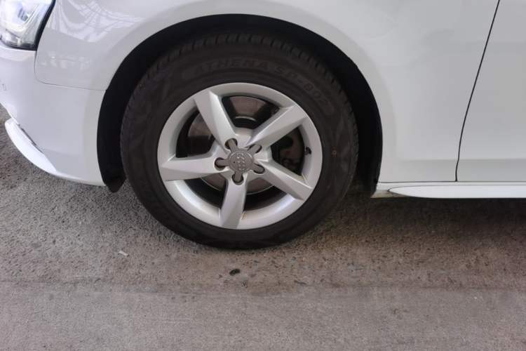 Used Audi A4L 2013 35 TFSI Automatic Standard Model Left Front Wheel Hub