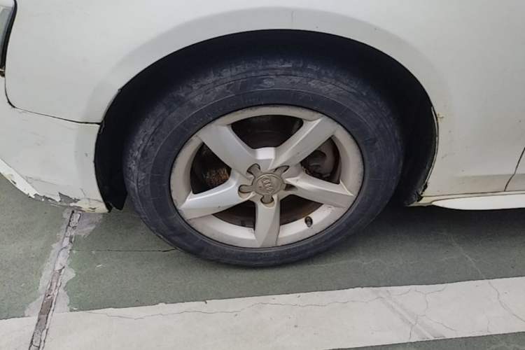 Used Audi A4L 2013 35 TFSI Automatic Comfort Model Left Front Wheel Hub