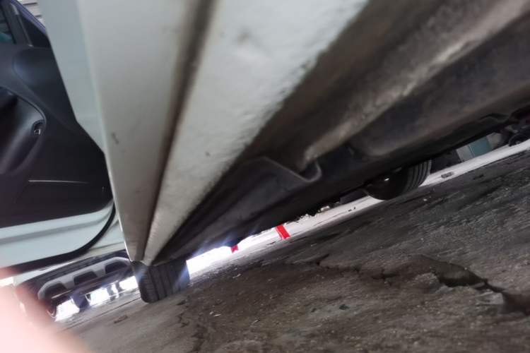 Used Audi A4L 2013 35 TFSI Automatic Standard Model Left Side Sill