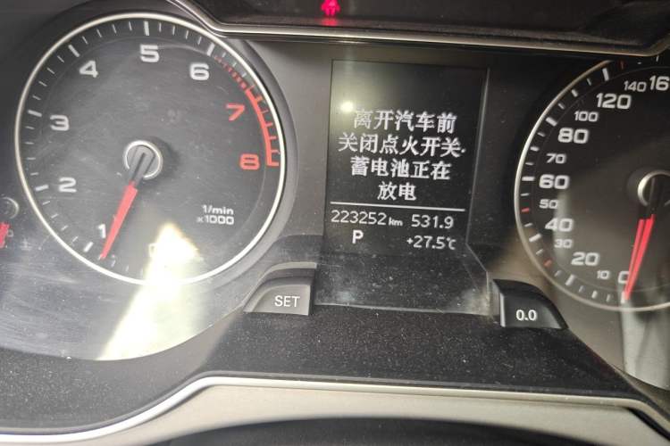 Used Audi A4L 2013 35 TFSI Automatic Comfort Model Odometer Close Up