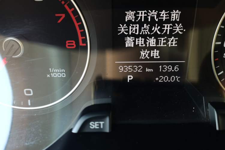 Used Audi A4L 2013 35 TFSI Automatic Standard Model Odometer Close Up