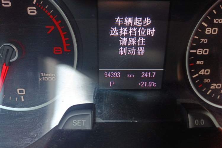 Used Audi A4L 2013 40 TFSI quattro Sport version Odometer Close Up