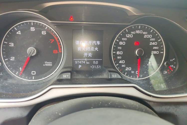Used Audi A4L 2013 35 TFSI Automatic Standard Model Odometer Close Up
