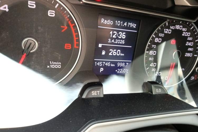 Used Audi A4L 2013 35 TFSI Automatic Comfort Model Odometer Close Up