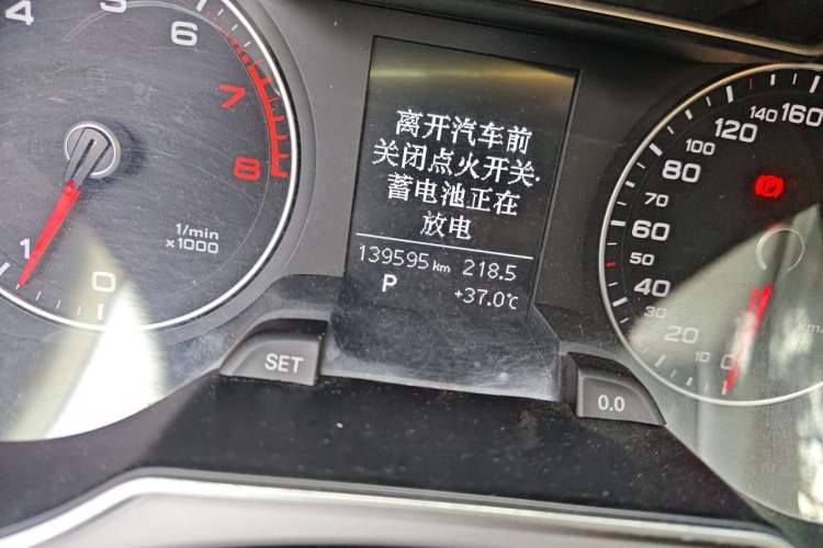 Used Audi A4L 2013 35 TFSI Automatic Comfort Model Odometer Close Up