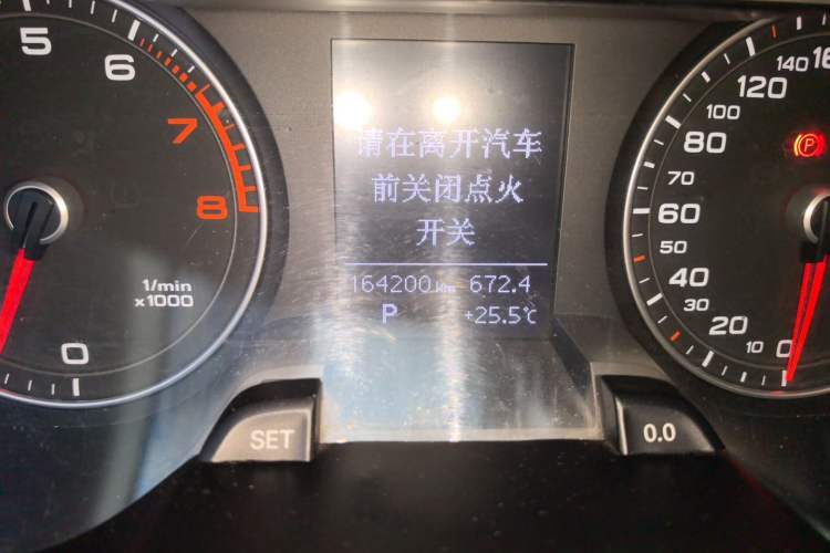 Used Audi A4L 2013 35 TFSI Automatic Comfort Model Odometer Close Up