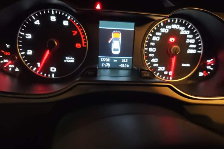 Used Audi A4L 2013 35 TFSI Automatic Technology Edition Odometer Close Up