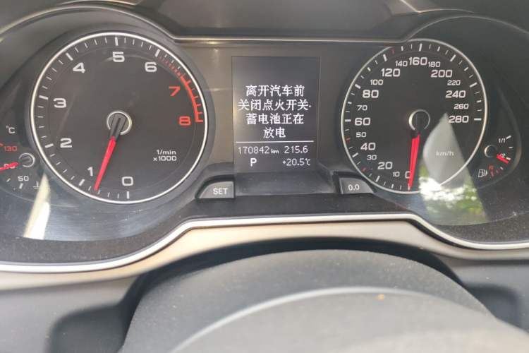 Used Audi A4L 2013 35 TFSI Automatic Standard Model Odometer Close Up