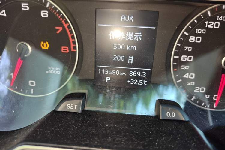 Used Audi A4L 2013 35 TFSI Automatic Standard Model Odometer Close Up