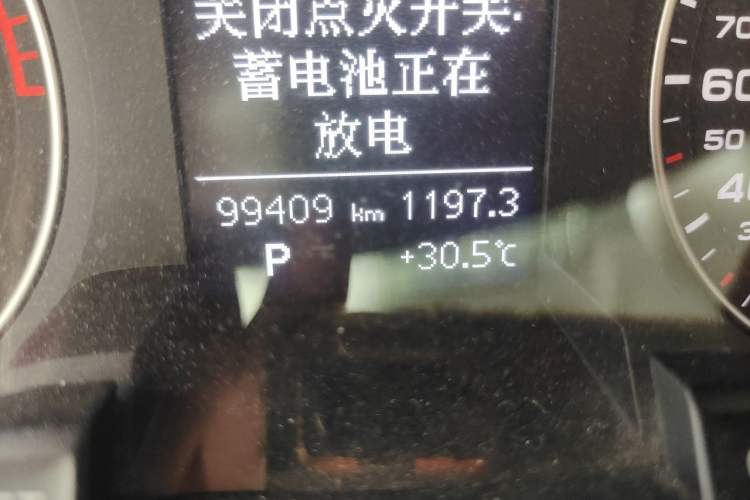 Used Audi A4L 2013 35 TFSI Automatic Comfort Model Odometer Close Up