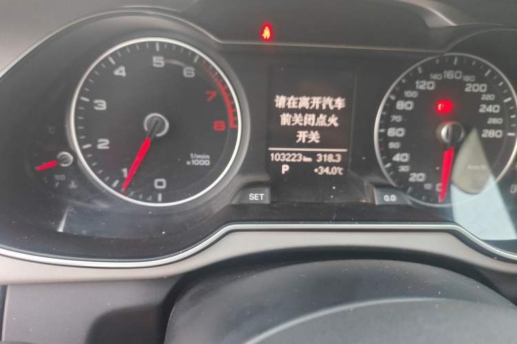 Used Audi A4L 2013 35 TFSI Automatic Comfort Model Odometer Close Up