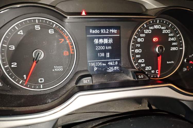 Used Audi A4L 2013 35 TFSI Automatic Standard Model Odometer Close Up