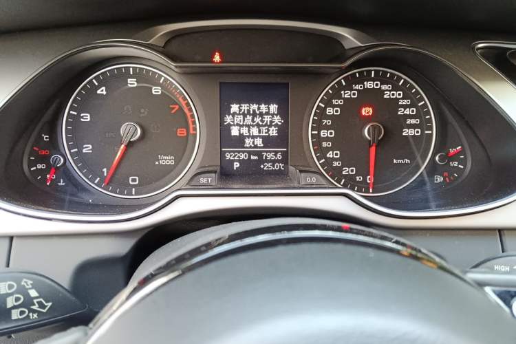 Used Audi A4L 2013 35 TFSI Automatic Standard Model Odometer Close Up