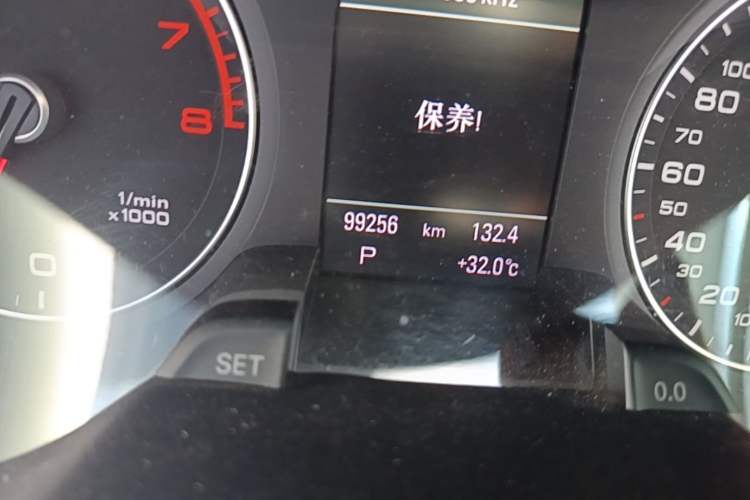 Used Audi A4L 2013 35 TFSI Automatic Technology Edition Odometer Close Up