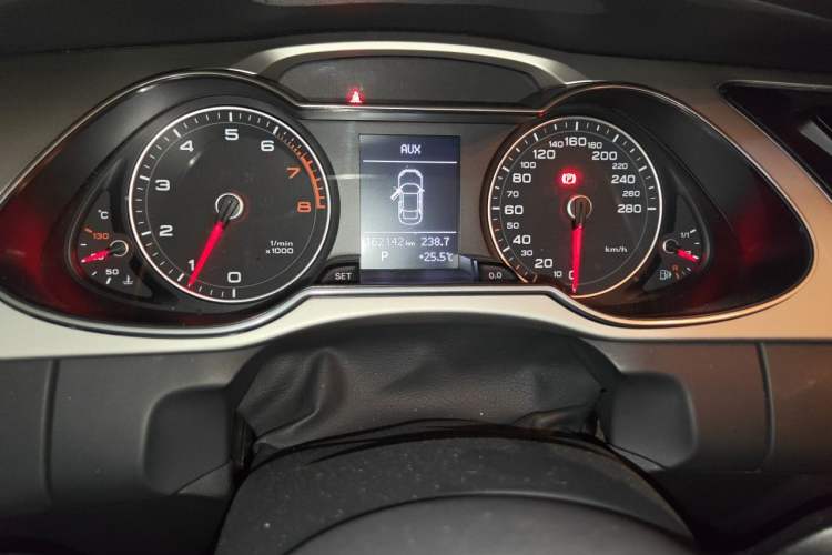 Used Audi A4L 2013 35 TFSI Automatic Comfort Model Odometer Close Up
