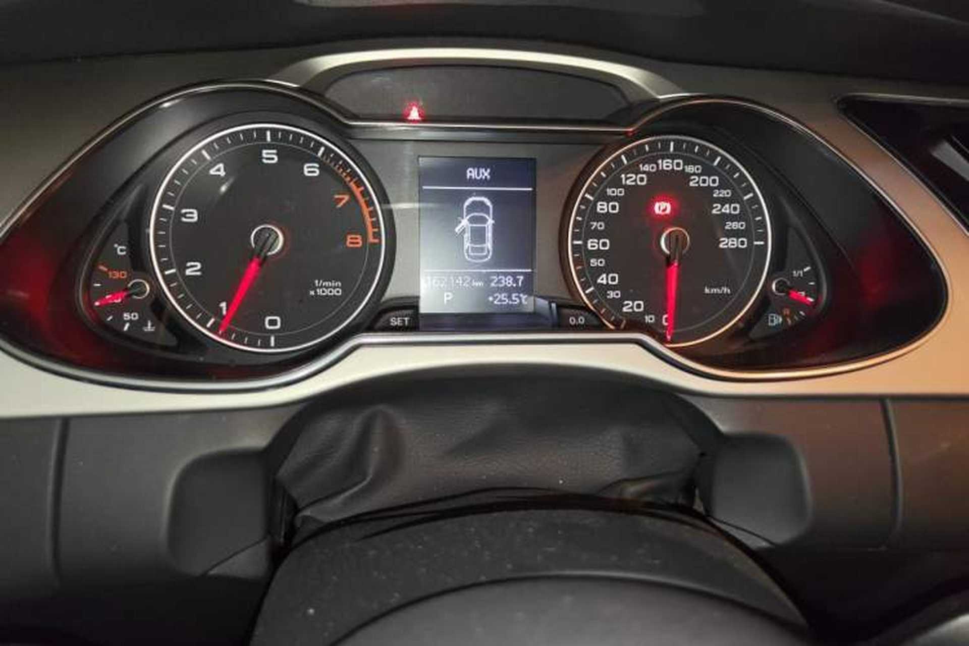 Used Audi A4L 2013 35 TFSI Automatic Comfort Model Odometer Close Up