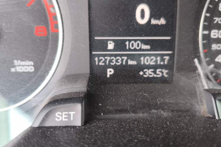 Used Audi A4L 2013 35 TFSI Automatic Comfort Model Odometer Close Up