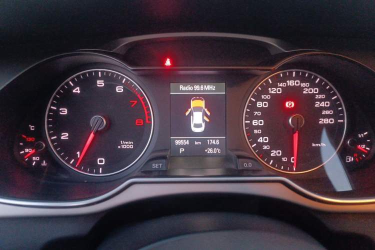 Used Audi A4L 2013 35 TFSI Automatic Comfort Model Odometer Close Up