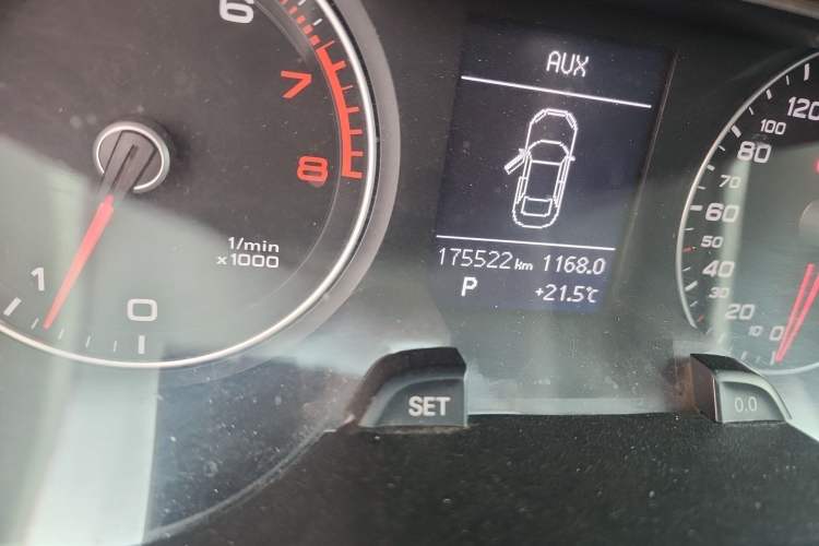 Used Audi A4L 2013 35 TFSI Automatic Technology Edition Odometer Close Up