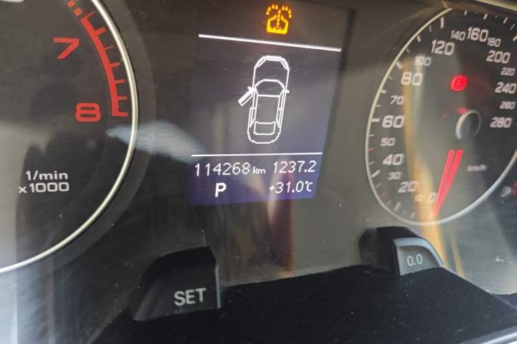 Used Audi A4L 2013 35 TFSI Automatic Standard Model Odometer Close Up
