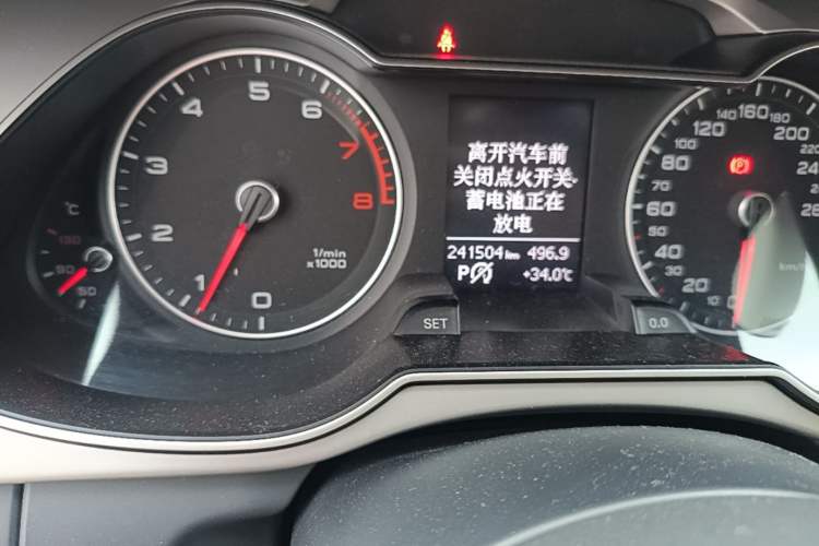 Used Audi A4L 2013 35 TFSI Automatic Standard Model Odometer Close Up
