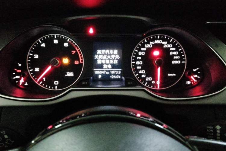 Used Audi A4L 2013 35 TFSI Automatic Standard Model Odometer Close Up