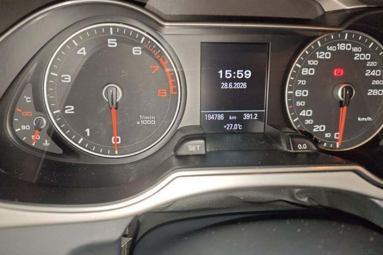 Used Audi A4L 2013 35 TFSI Automatic Technology Edition Odometer Close Up