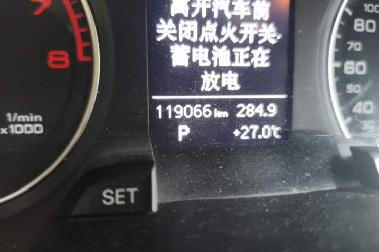 Used Audi A4L 2013 35 TFSI Automatic Comfort Model Odometer Close Up