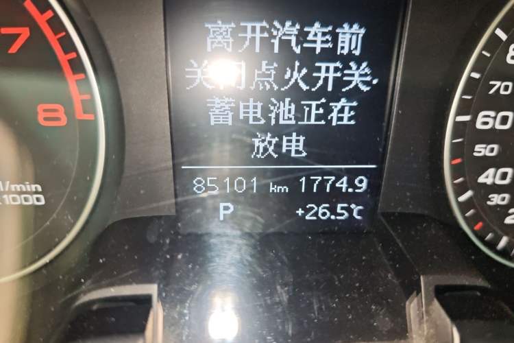 Used Audi A4L 2013 35 TFSI Automatic Standard Model Odometer Close Up