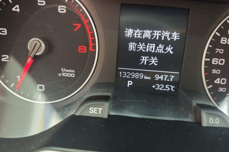 Used Audi A4L 2013 30 TFSI Automatic Comfort Model Odometer Close Up
