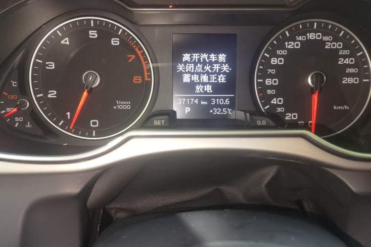 Used Audi A4L 2013 35 TFSI Automatic Standard Model Odometer Close Up