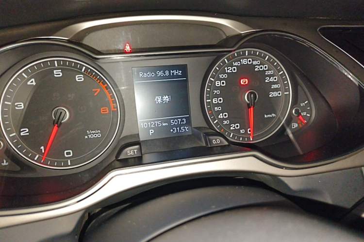 Used Audi A4L 2013 35 TFSI Automatic Standard Model Odometer Close Up