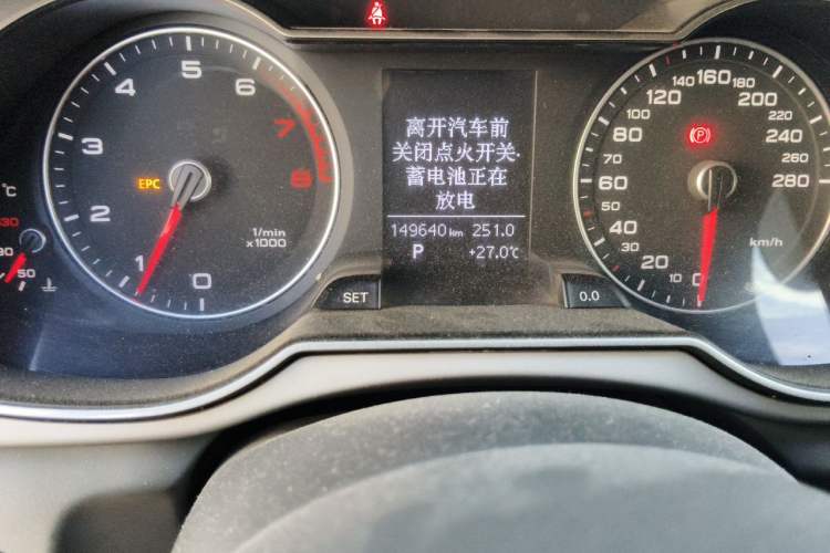 Used Audi A4L 2013 35 TFSI Automatic Standard Model Odometer Close Up