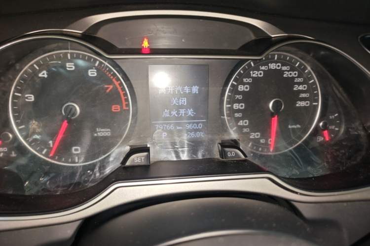 Used Audi A4L 2013 35 TFSI Automatic Standard Model Odometer Close Up