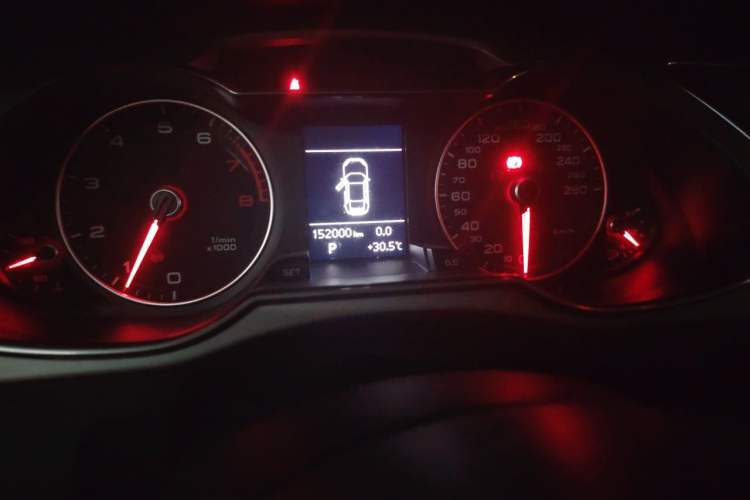 Used Audi A4L 2013 35 TFSI Automatic Comfort Model Odometer Close Up