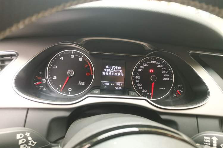 Used Audi A4L 2013 35 TFSI Automatic Technology Edition Odometer Close Up